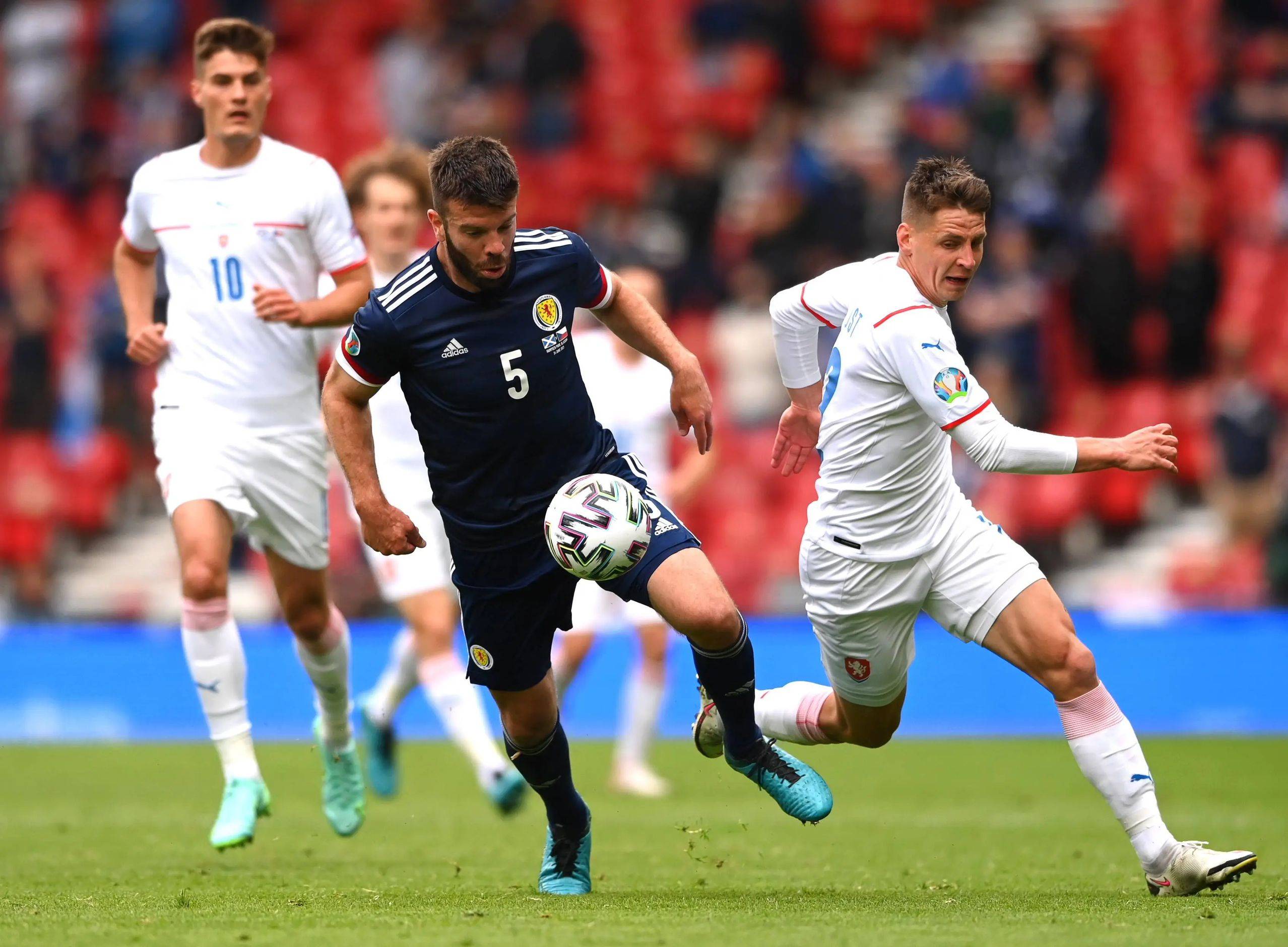 九游体育|关于TL不断突破！，德布劳内连续十场比赛得分超过表现优异比赛高潮迭起的信息